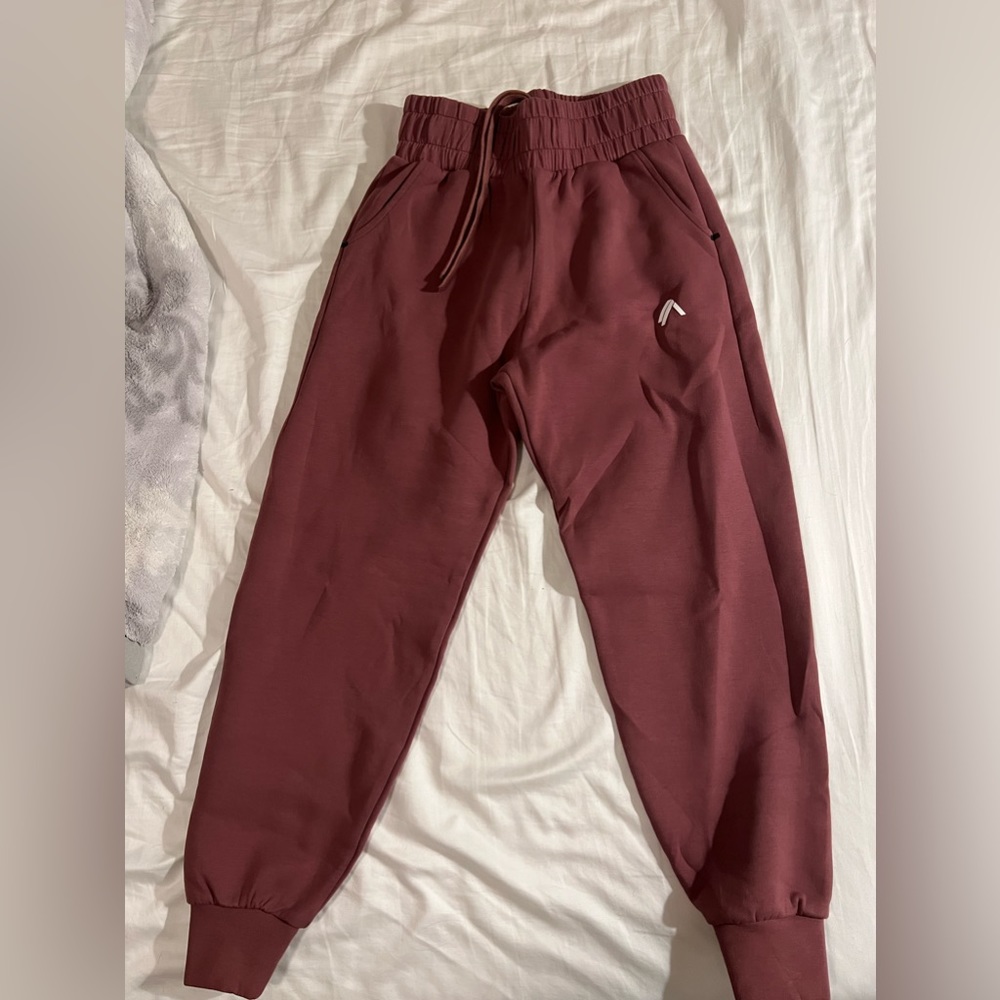 Alphalete Joggers